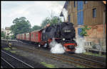997238 verläßt hier am 12.5.1994 mit einem Personenzug nach Drei Annen Hohne den Bahnhof Wernigerode.