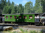 Ein historischer Personenwagen der Harzer Schmalspurbahnen.