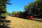 Ausfahrt von 99 5906 mit Jubiläumssonderzug am 07.07.2018 aus dem Haltepunkt Silberhütte (Anhalt).