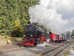 Der 99 7237-3 bei Ausfahrt aus den Bahnhof Schierke in Richtung Brocken am 3. Oktober 2017.