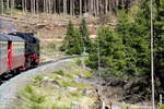 Mitten im Harz, zwischen Brocken und Schierke, brachte 99 7247-2 gemütlich den HSB8929 ins Tal. Aufgenommen am 25.04.19.