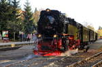 99 234 mit IG HSB-Sonderzug am 20.10.2018 beim Umsetzen von Gleis 1 auf Gleis 2 im Bahnhof Drei Annen Hohne.