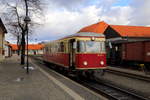 Da bis zur Abfahrt unseres Sonderzuges (hinten stehend) am Nachmittag des 24.02.2017  noch etwas Zeit war, gab es noch einen Bummel durch den Wernigeröder Bahnhof, wo gerade Triebwagen 187 011 zu einem Foto einlud.