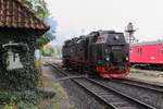 99 7232 auf Rangierfahrt zur Übernahme des Oldie-Sonderzuges zum Brocken, am Vormittag des 22.08.2020, im Bahnhof Wernigerode.