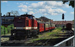 Mit einem Personenzug nach Schierke wartet 199 861-6 der HSB am 24.05.2021 im Bahnhof Wernigerode auf die Abfahrt. Aufgrund der Corona-Pandemie fuhren an diesem Tag nur zwei Zugpaare zwischen Wernigerode und Schierke.