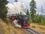 Der 99 7239-9 mit dem Planzug zwischen Bahnhöfe Schierke und Brocken am 3. Oktober 2017.