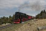 99 234 mit Zug 8925 auf dem Weg zum Brockengipfel (03.05.2022) 