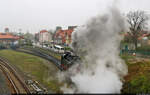 99 7222-5 (099 140-6 | 99 222) verschwindet in ihrem eigenen Nebel, als sie Tender voraus in Wernigerode Hbf umsetzt.