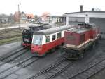 99 722, 187 017-9 und 199 861-6 warten in der Einsatzstelle Wernigerode auf neue Aufgaben. 2004-04-09.