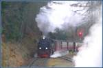 8930 mit 99 7237-3 kommt uns in Steinerne Renne entgegen.