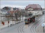 Am diesem regnerischen frhen Morgen ersphe ich aus dem Hotelzimmer diesen Strassenbahnwagen und den Bahnhof der Harzer Schmalspurbahnen in Nordhausen.
