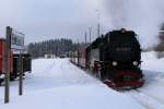 Mit dem Zug nach Eisfelder Talmhle fhrt 99 7236-5 am 26.