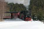99 7232 am 04.03.2006 auf dem Weg nach Drei-Annen-Hohne im Drngetal. Der heutige Samstag mit wunderschnen Winterwetter zog viele Eisenbahnfotografen in den Harz. Neben mir fotografierten noch drei weitere Fotografen diesen Zug im Drngetal.