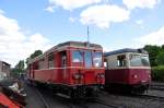 Triebwagen 187 012-0 daneben dem Triebwagen T 3 im Bw Wernigerode Westerntor-Westerntor (09.06.2012)