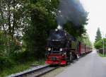 99 7239 mit P8937 zum Brocken am 09.06.2012, kurz hinter der Westerntorkreuzung in Wernigerode. Ein kleines Stck verluft hier die Strecke parallel zur Strae  An der Malzmhle .