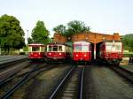 Am Abend des 17.08.2012 bot die HSB, im Rahmen des 125 jhrigen Bestehens der Schmalspurbahn im Harz, eine einmalige Triebwagenaufstellung vor dem Lokschuppen in Gernrode (Harz) an. So konnten im letzten Licht des Tages die vier Triebwagen: T1 der HSB (187 001), T42 DEV-Triebwagen (ex. DR VT 137 532), T102 der Selfkantbahn und 187 025 (ex. DR VT 137 566/ex. T3 der NWE) fotografiert werden.
Dies war eine offizielle Veranstaltung, bei der das Betreten der Gleise unter Aufsicht der HSB-Mitarbeiter erlaubt war!