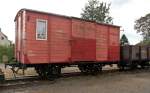 Feuerlschwagen (?) der HSB abgestellt in Benneckenstein. Beachtenswert auch  die beiden Feuerwehrleute  am Wagenfenster (17.09.2011)