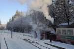 99 7247 dampft hier im Bahnhof Drei Annen Hohne vor P8904 am 25.01.2013 in Erwartung der Ausfahrt nach Wernigerode gemtlich vor sich hin.