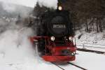 Soeben ist am Vormittag des 26.01.2013 die frisch hauptuntersuchte 99 7245 mit Sonderzug  Quedlinburger Brockenexpress  im Bahnhof Eisfelder Talmhle eingelaufen.