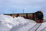 Bei der Ankunft unseres Sonderzuges  Quedlinburger Brockenexpress  am 26.01.2013 treffen wir im Brockenbahnhof auf eine  alte Bekannte ! 99 7237 steht auf Gleis 1 bereit zur Abfahrt mit P8930 in