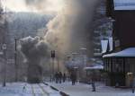 Soeben verlt am spten Nachmittag des 26.01.2013 Zug P8937 den Bahnhof Drei Annen Hohne in Richtung Brocken.