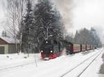 HSB 99 7247-2 mit der HSB 8929 (Brocken - Nordhausen Nord), am 29.03.2013 in Drei Annen Hohne.