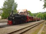 Ein Tag im Selketal: 99 5906-5 hat ihren Zug aus Gernrode nach Alexisbad gebracht und lscht jetzt am dortigen Wasserkran ihren Durst.