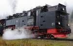 Dieses Lokportrait von 99 7241 aus einer etwas selteneren Perspektive, konnte ich am Nachmittag des 18.10.2013 an der Ausweichstelle  Goetheweg , zwischen Schierke und Brockenbahnhof aufnehmen.