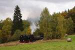 Scheinanfahrt von 99 7247 mit Sonder-PmG der IG HSB am Nachmittag der 20.10.2013 zwischen Mägdesprung und Sternhaus Ramberg (Bild 1).