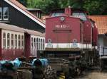 Diese Aufnahme wurde im Rahmen einer Führung bei einer Sonderfahrt des Freundeskreises Selketalbahn von Gernrode nach Wernigerode am 24. Mai 2014 auf dem Betriebsgelände der Werkstatt der HSB in Wernigerode Westerntor gefertigt.


Hier steht  199 892-1 abgestellt und umgeben von weiteren Teilen und Wagen. 