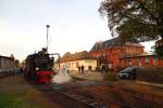 Bahnhof Gernrode am Morgen des 18.10.2014. Am Wasserkran steht 99 6101, welche heute mit einem Sonderzug der IG HSB von Quedlinburg nach Hasselfelde unterwegs ist.