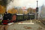 Ausfahrt von 99 6101 mit IG HSB-Sonderzug am 18.10.2014 aus dem Bahnhof Alexisbad. (Bild 2)