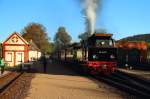 99 6001 mit IG HSB-Sonder-PmG nach Abschluß einer Sonderzugveranstaltung am späten Nachmittag des 19.10.2014 auf Gleis 1 im Bahnhof Gernrode.