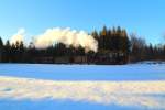 Scheinanfahrt von 99 7243 mit IG HSB-Sonderzug am späten Nachmittag des 13.02.2015 am Haltepunkt Birkenmoor auf der Strecke Eisfelder Talmühle - Stiege.