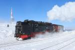 99 7240 der Harzer Schmalspurbahnen bei der Ausfahrt aus dem Brockenbahnhof bei tollen Wetterbedingungen am 16.02.2016.