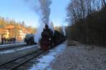 99 6101 am 14.02.2015 beim Herausziehen des IG HSB-Sonderzuges aus Gleis 3 im Bahnhof Alexisbad.