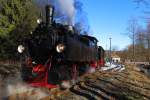 99 5901 und 99 6101 am 14.02.2015 beim Zurückdrücken ihres IG HSB-Sonder-PmG`s in den Haltepunkt Silberhütte (Anhalt).