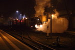 Fast schon ein wenig wehmütig  schaut  hier 99 6001 als sie sich am Abend des 15.02.2015 im Bahnhof Wernigerode von uns verabschiedet, nachdem sie uns mit ihrem IG HSB-Sonderzug den ganzen Tag über 131 Kilometer durch den ganzen Ost-, Süd- und Hochharz geschleppt hat. Wünschen wir ihr und ihrer Besatzung mit diesem letzten Bild von der dreitägigen IG HSB-Winterveranstaltung im Jahr 2015 einen schönen Feierabend!