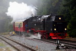 99 7239 mit P 8929 (Brocken-Drei Annen Hohne) am 16.10.2015 bei der Einfahrt in den Bahnhof Schierke.