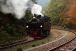 Nach erfolgter Scheinausfahrt, drückt 99 5901 ihren IG HSB-Sonderzug am 17.10.2015 jetzt wieder zurück in den Bahnhof Eisfelder Talmühle.