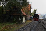 99 6001 am Morgen des 18.10.2015 bei der Einfahrt in den Bahnhof Wernigerode, wo sie einen Sonderzug der IG HSB mit den Fahrzielen Harzgerode und Quedlinburg übernehmen wird.