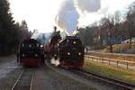 Ausfahrt von 99 222 mit Fotogüterzug am 06.02.2016 aus dem Bahnhof Drei Annen Hohne.