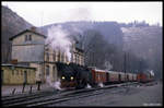 Zugkreuzung am 5.3.1990 um 11.14 Uhr im Bahnhof Eisfelder Talmühle. Zug 14403 nach Drei Annen Hohne und Zug 14414 nach Nordhausen sind beide mit Dampfloks bespannt.