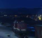 Nacht in Wernigerode. 199 874-9 wartet auf den nächsten Einsatz, im Hintergrund ist die Beleuchtung des Brocken Bahnhos zu sehen.

Wernigerode, 17. Dezember 2016
