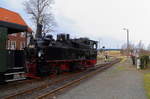 99 5901 mit IG HSB-Sonderzug am 07.02.2016 bei der Ausfahrt aus dem Bahnhof Stiege. Was kurz darauf geschah, hatte ich selbst auf Schmalspur-Sonderfahrten noch nicht erlebt und sorgte bei der Fotografen- und Filmergemeinde für helle Begeisterung!