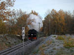 99 713 aus Moritzburg kommend, kurz vor dem Dippeldorfer Teich.