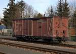 ein gedecker Güterwagen , abgestellt in Radeburg. 20.12.2020  10:56 Uhr.