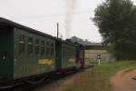 P3009 mit 99 1777 als Zuglok, unterwegs in Richtung Radebeul-Ost, am Haltepunkt Friedewald Bad.