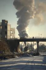 99 1777 - 4 erzeugt bei der Abfahrt in Radebeul Ost  am 08.12.2012 gegen 10:27 Uhr einen mächtigen  Rauchpilz 