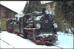 Ende der 80er wartet die polnische PX48 1913 im winterlichen Ochsenhausen auf ihre nchsten Einstze. Die formschnen Schlepptederloks gibt es dort leider seit Jahren nicht mehr. Hinter der Lok steht 99 594.